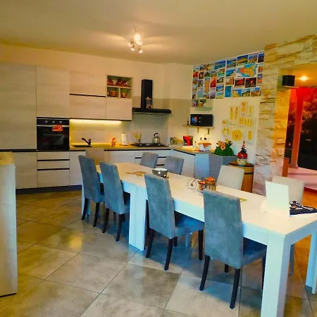 Vila Villa Merone - Private Garden- Access Lake Pusiano -