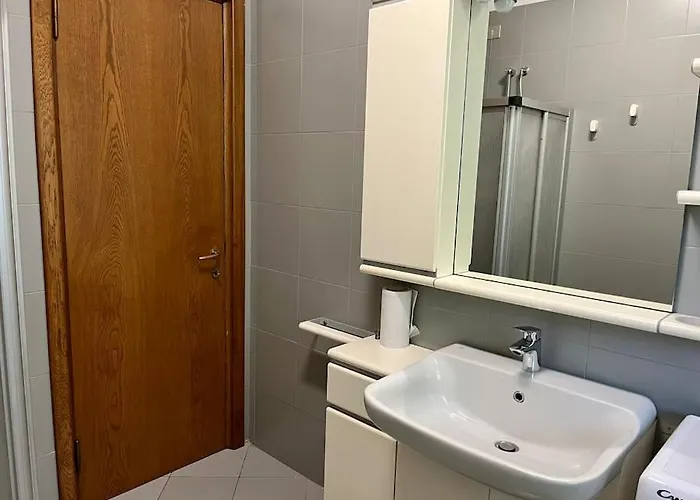 Villa - Private Garden- Access Pusiano - *