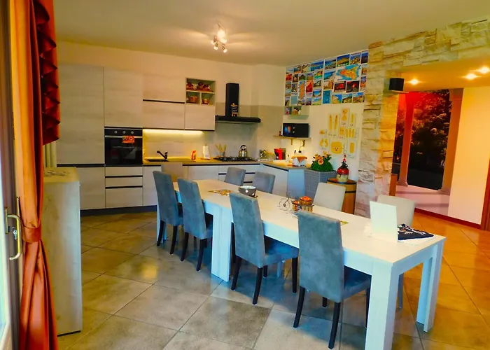 - Private Garden- Access Pusiano - Villa