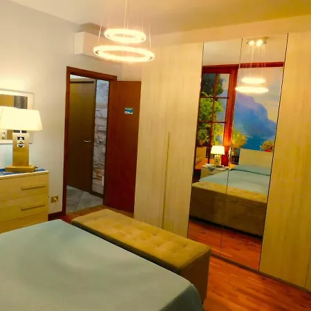 Вилла Villa Merone - Private Garden- Access Lake Pusiano - Мероне