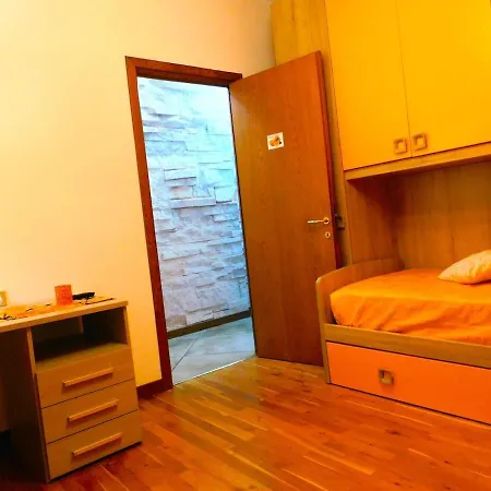 Villa - Private Garden- Access Pusiano - *