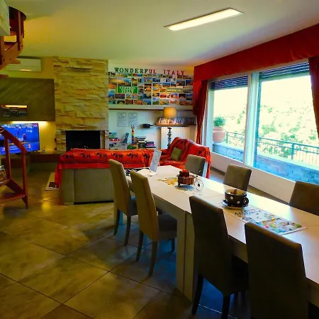 - Private Garden- Access Pusiano - Villa Merone