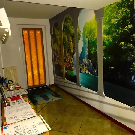 Вилла Villa Merone - Private Garden- Access Lake Pusiano - Мероне